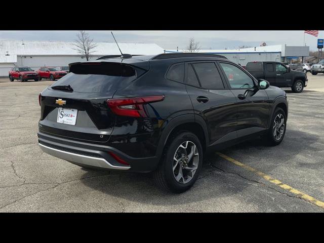Used 2025 Chevrolet Trax LT w/ Sunroof Package image 9
