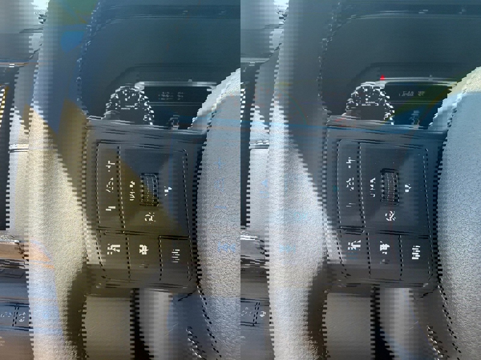 New 2025 Nissan Pathfinder SV w/ Cargo Package image 24