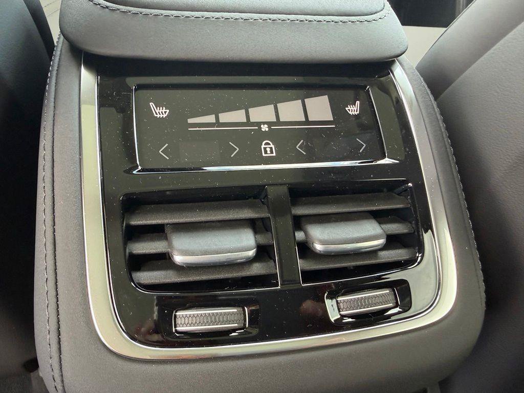 New 2026 Volvo XC90 T8 Plus w/ Protection Package Premier AWD/4WD image 15