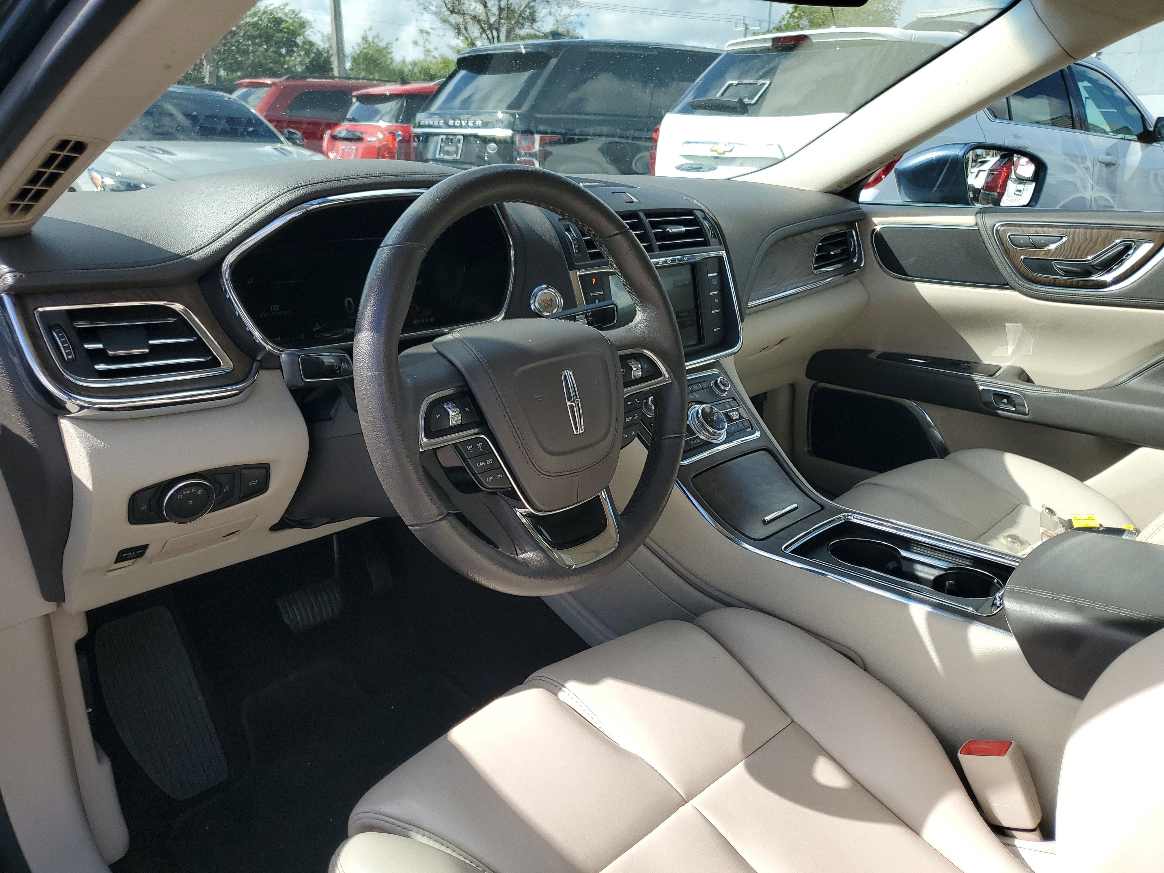 Used 2018 Lincoln Continental Premiere image 12