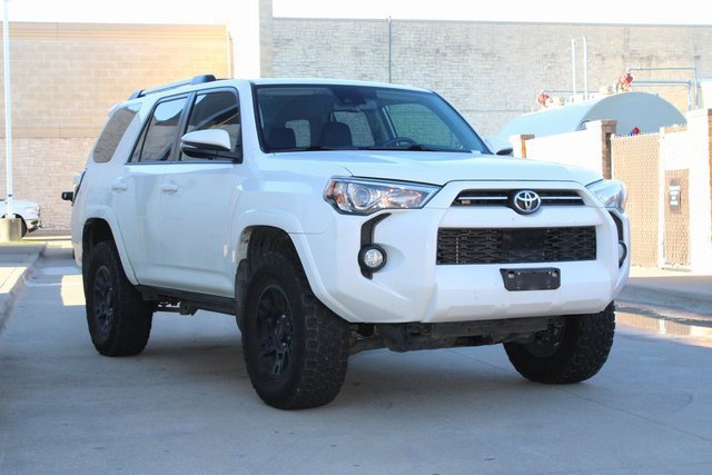 Used 2020 Toyota 4Runner SR5 image 2