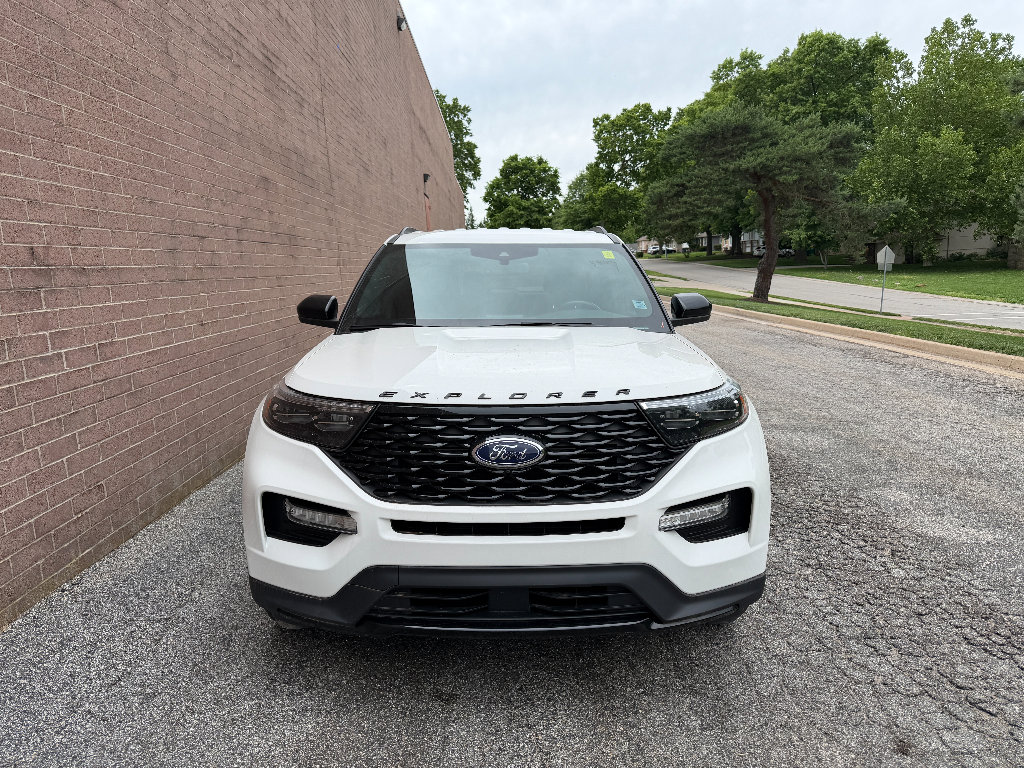 Used 2023 Ford Explorer ST-Line w/ Class IV Trailer Tow Package AWD/4WD image 2