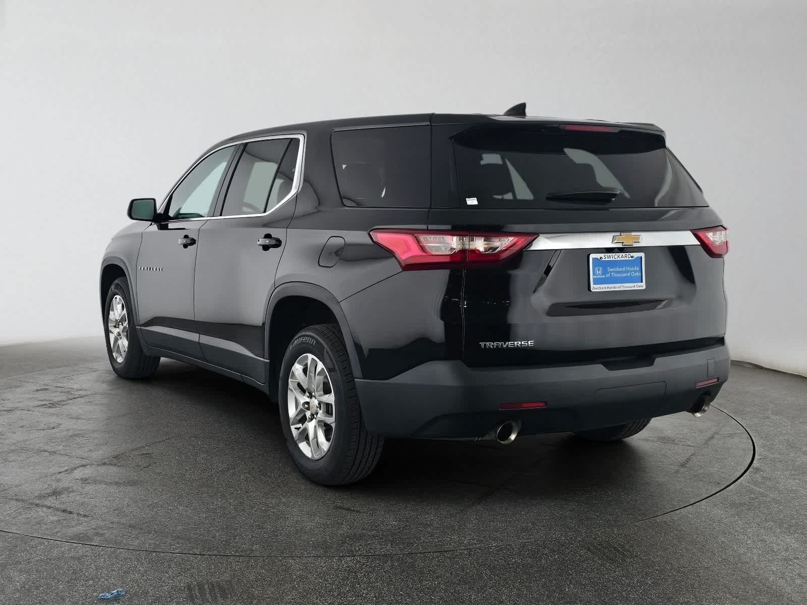 Used 2021 Chevrolet Traverse LS w/ LPO, Cargo Package FWD image 5