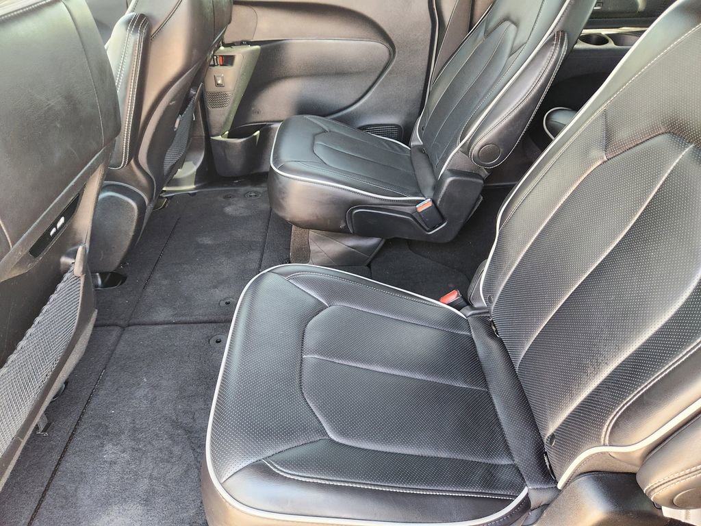 Used 2025 Chrysler Pacifica Limited image 31
