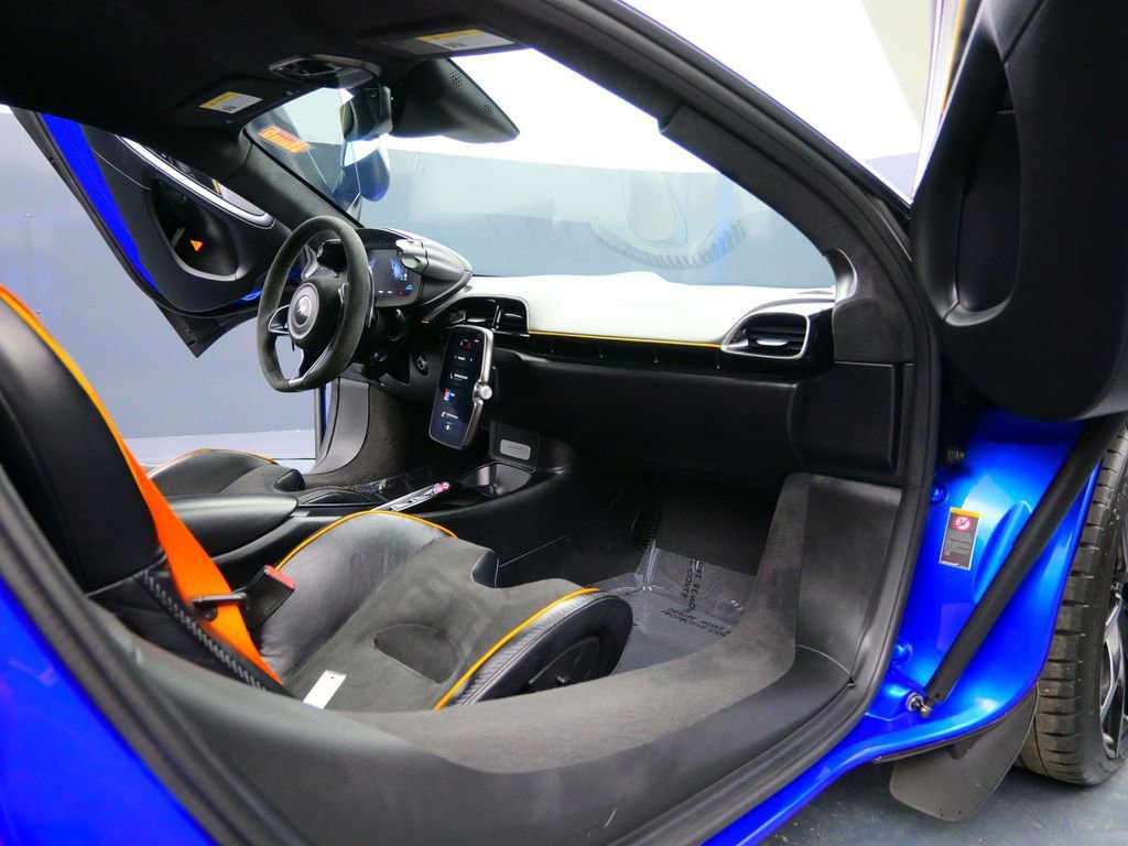 Used 2023 McLaren Artura image 12
