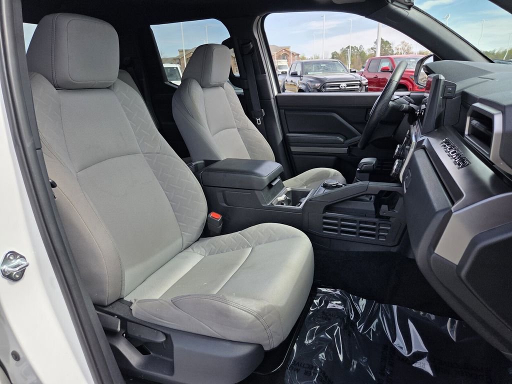Used 2025 Toyota Tacoma SR5 image 13