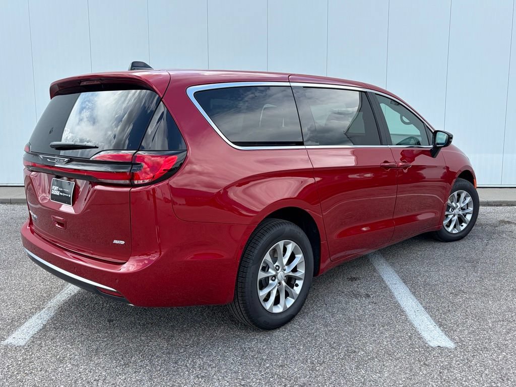 New 2027 Chrysler Pacifica Select w/ Family Tech Group AWD/4WD image 5