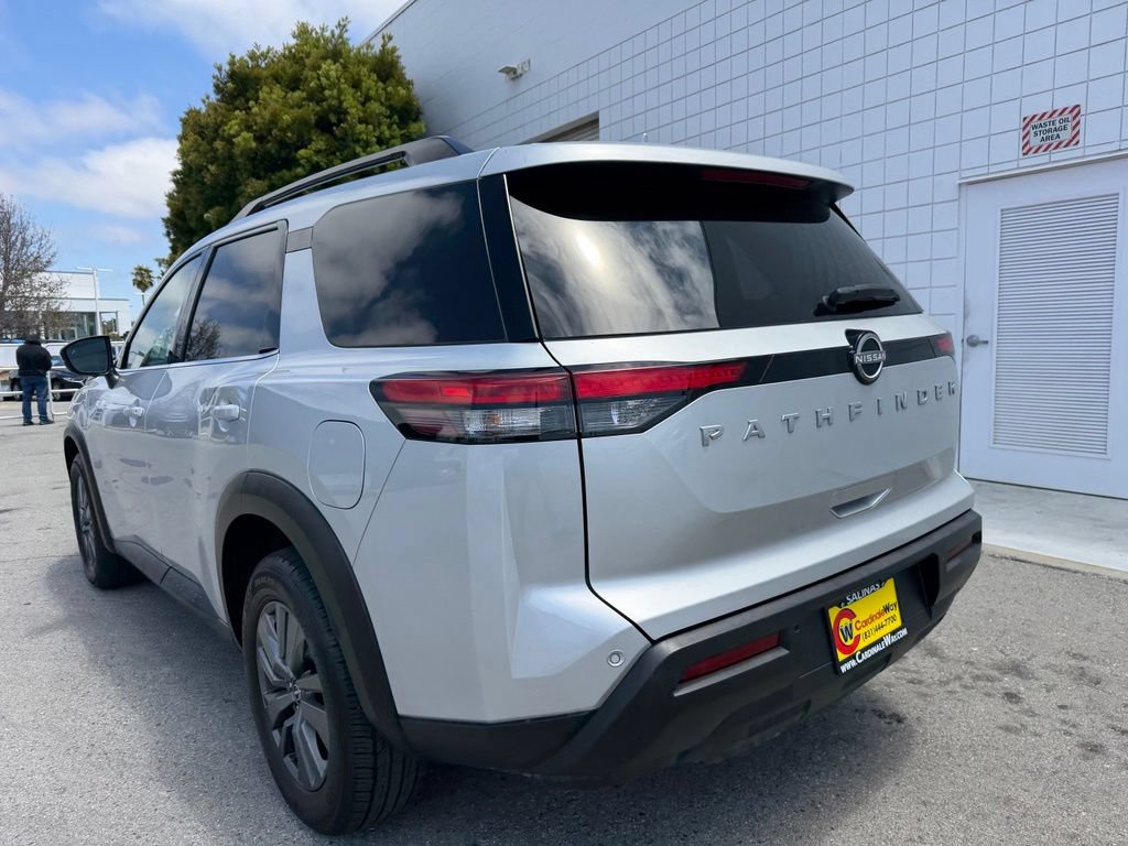 Used 2025 Nissan Pathfinder SV FWD image 4