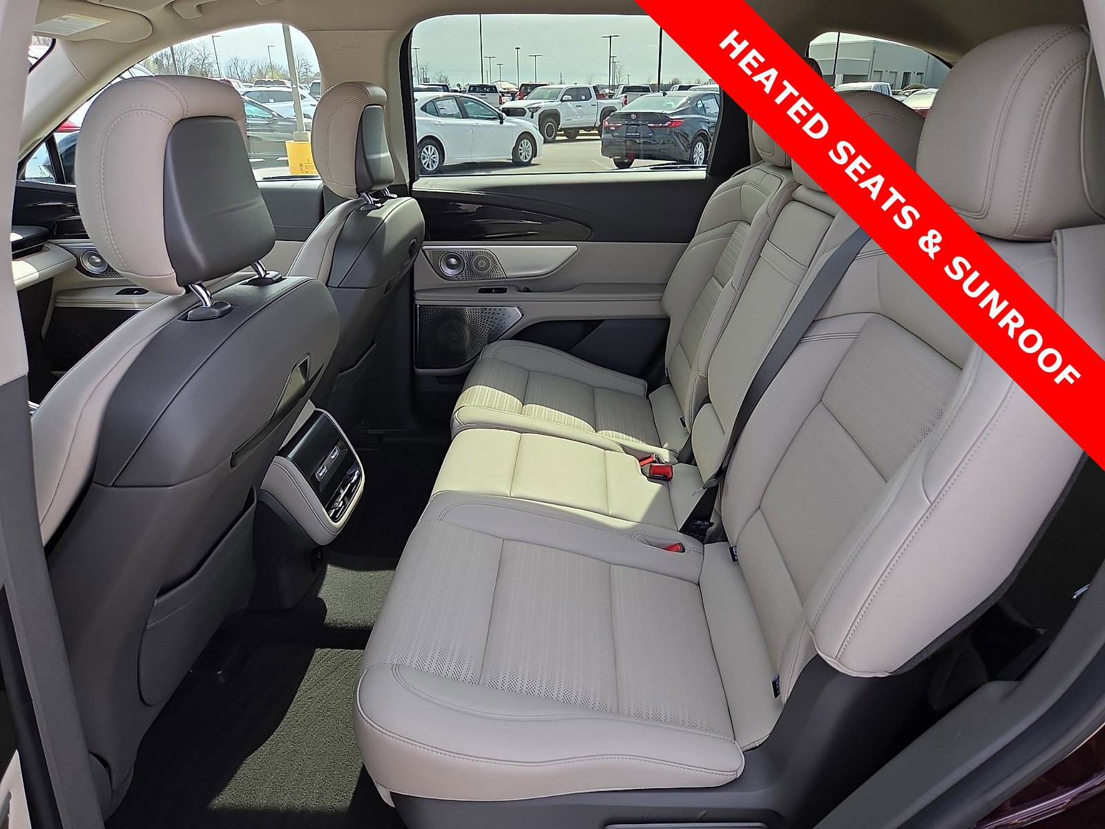 Used 2025 Lincoln Nautilus Reserve image 10