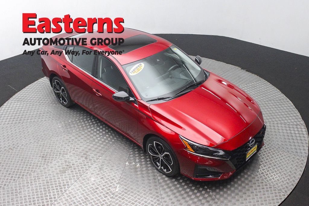 Used 2023 Nissan Altima 2.5 SR w/ SR Premium Package AWD/4WD image 3