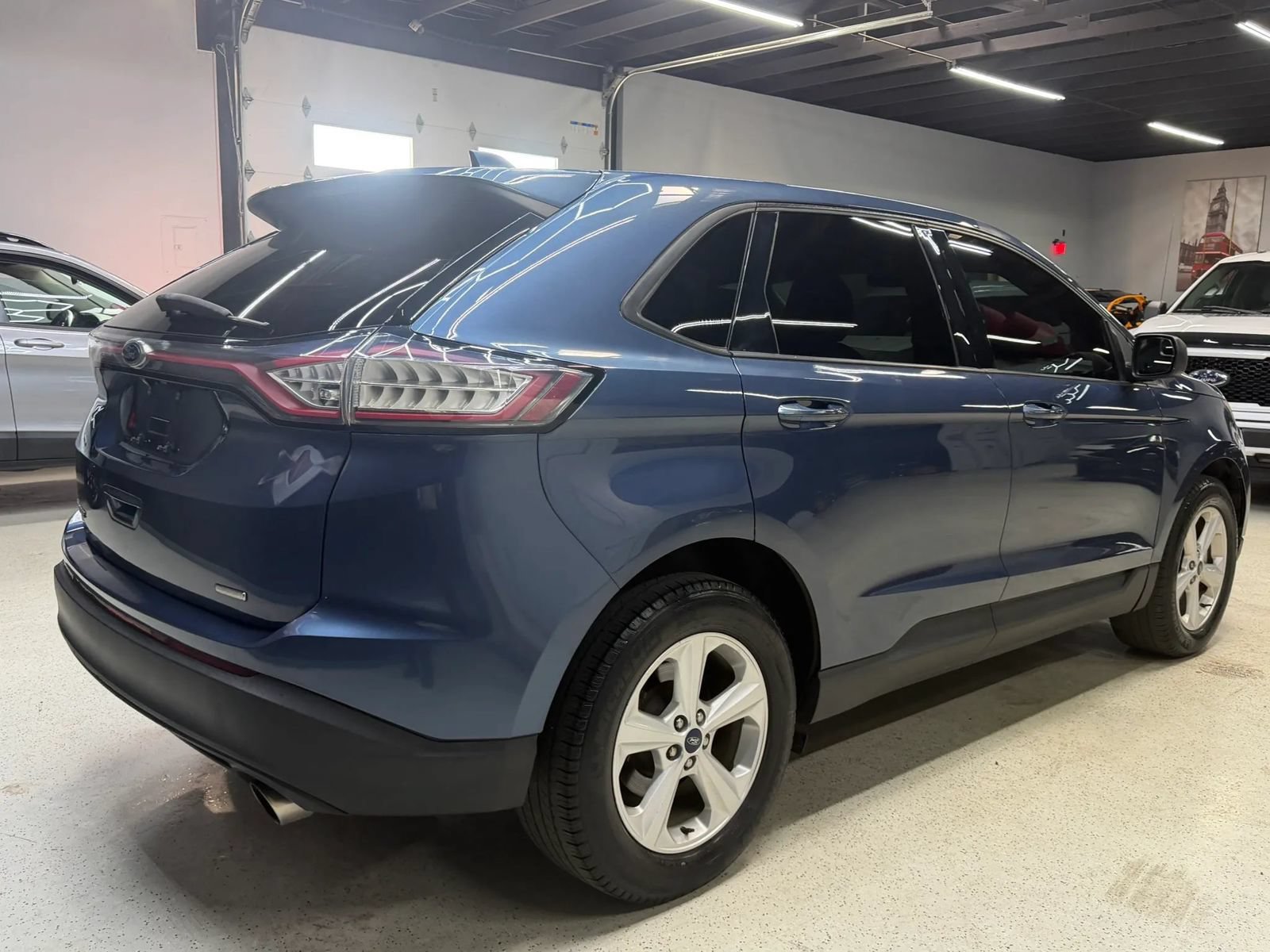 Used 2018 Ford Edge SE FWD image 12