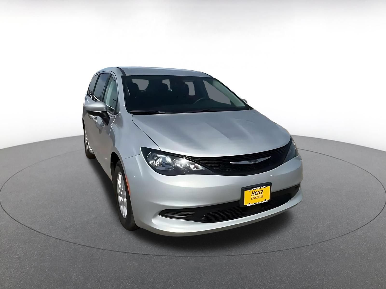 Used 2023 Chrysler Voyager LX FWD image 3