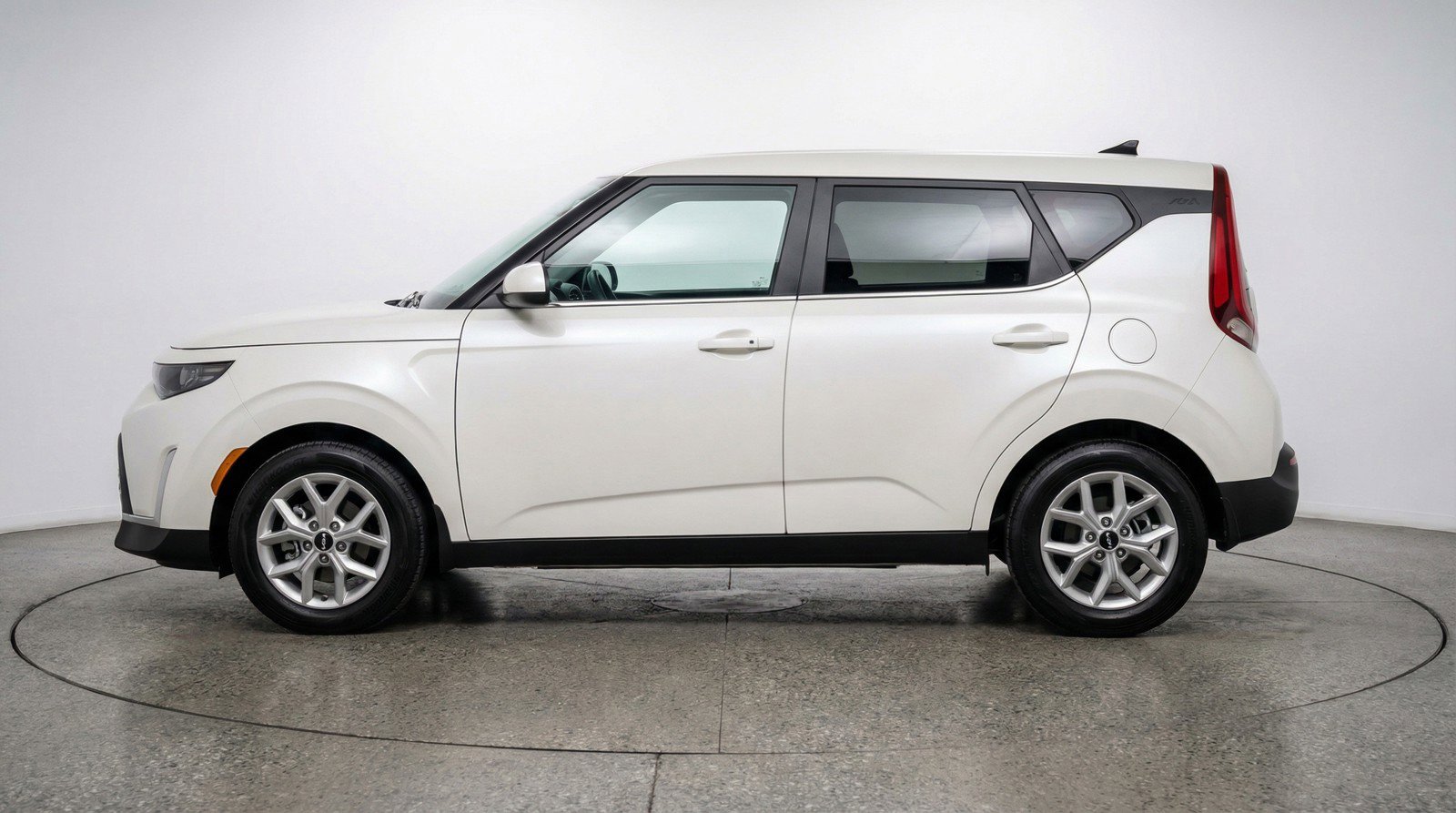 Used 2025 Kia Soul LX w/ LX Technology Package image 5