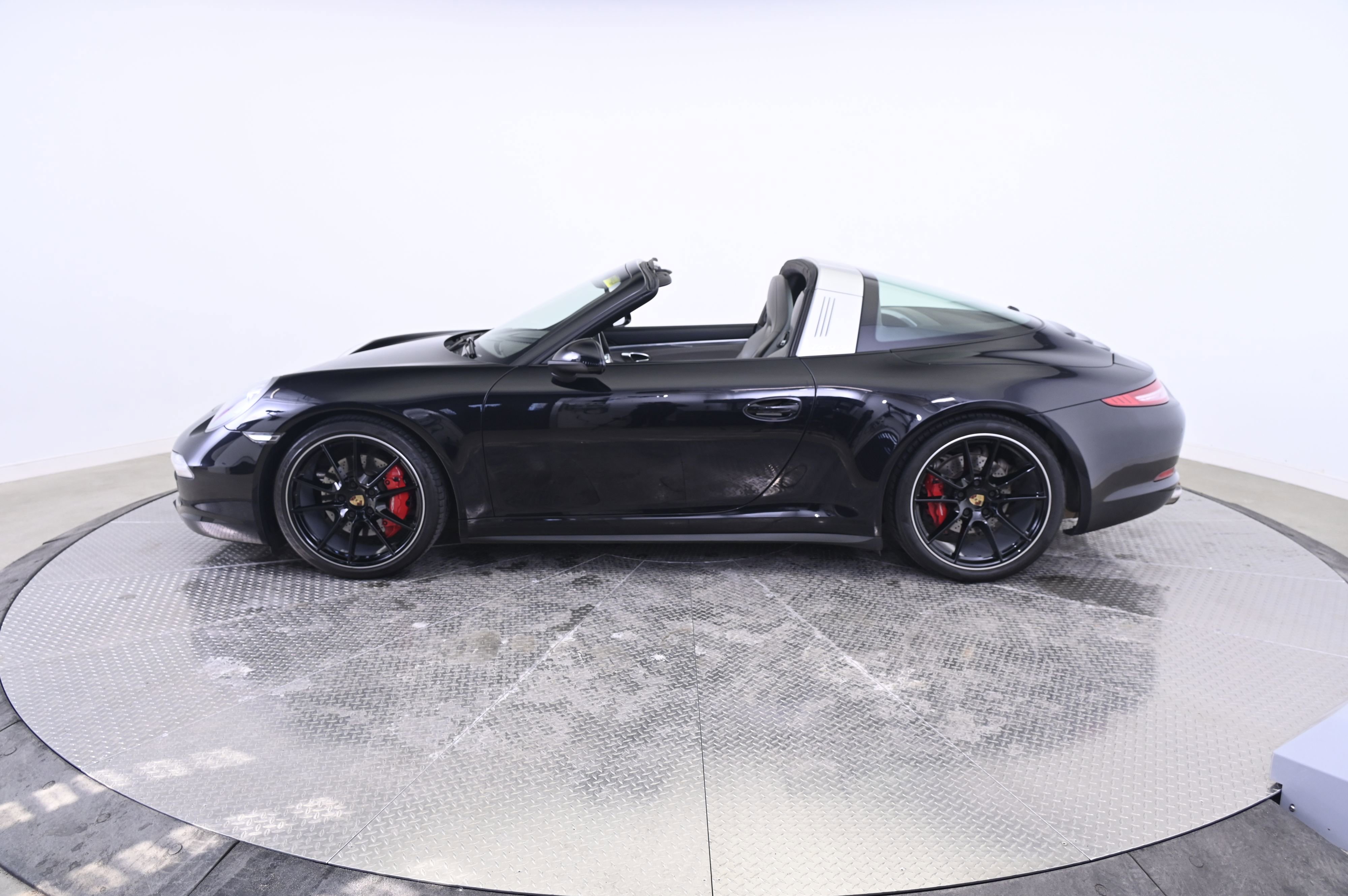 Used 2015 Porsche 911 Targa 4S image 2