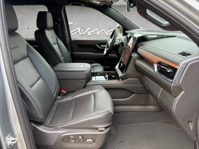 Used 2025 GMC Yukon XL Denali AWD/4WD image 24
