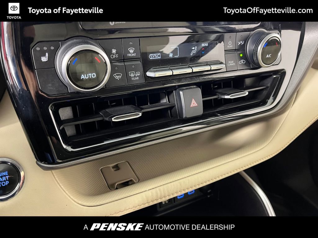 Used 2022 Toyota Highlander XLE FWD image 35