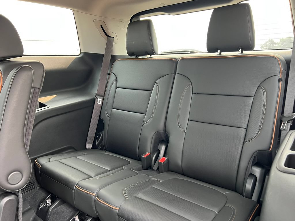 Used 2023 GMC Acadia AT4 w/ Technology Package AWD/4WD image 6