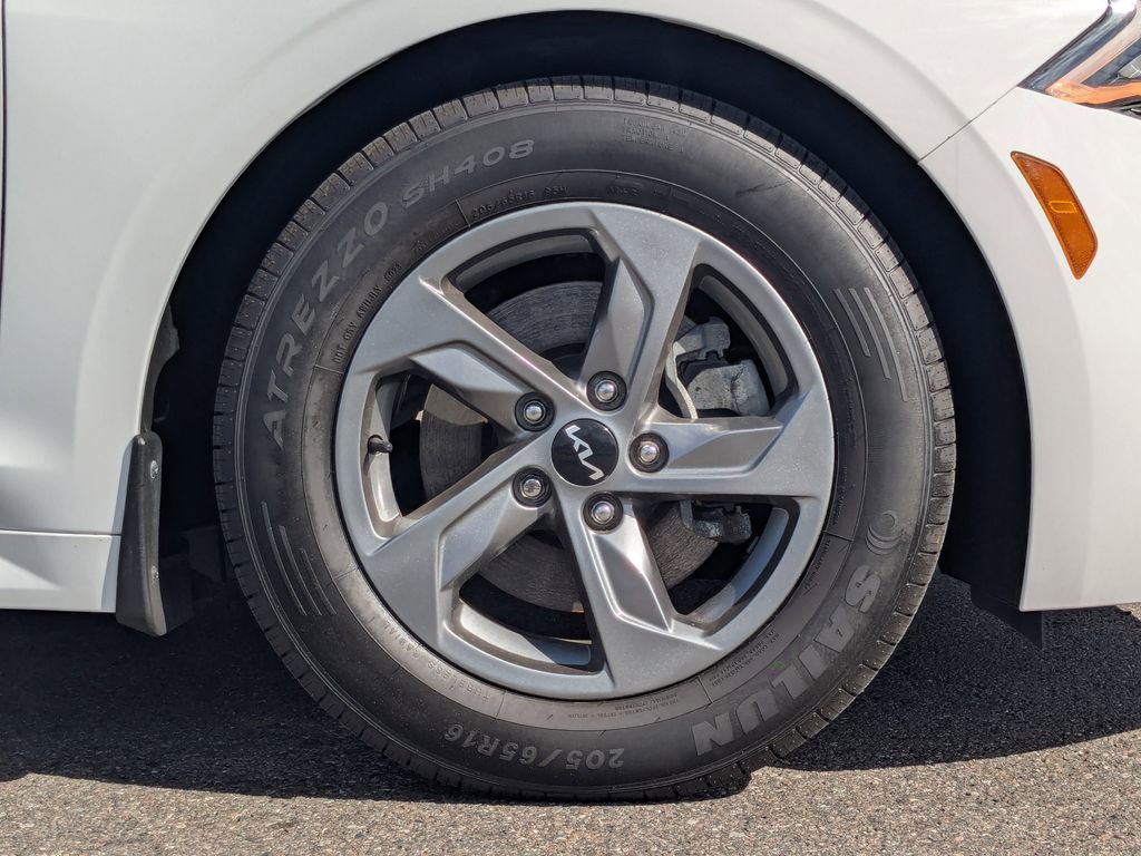 Used 2023 Kia K5 LXS image 11