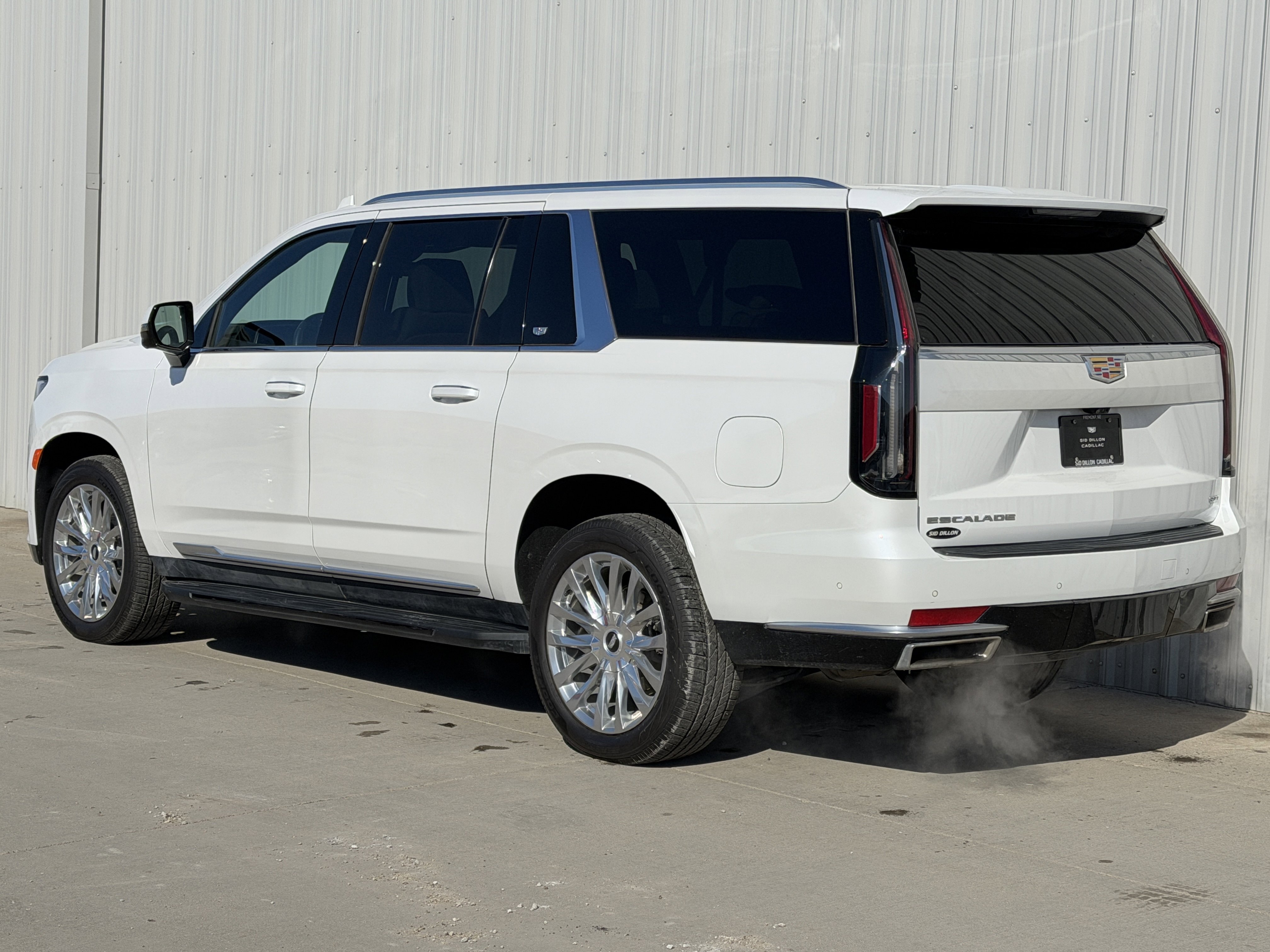 Used 2023 Cadillac Escalade ESV Premium Luxury w/ Performance Package AWD/4WD image 8