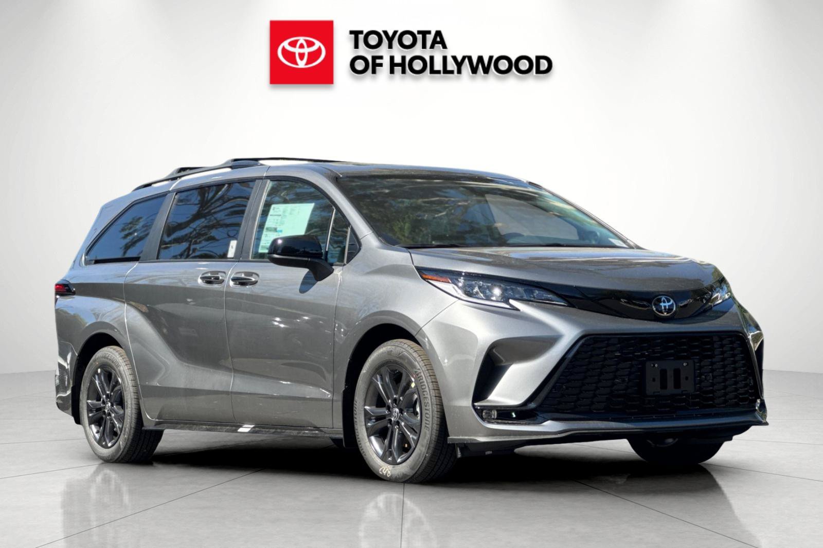 New 2026 Toyota Sienna XSE AWD/4WD image 2