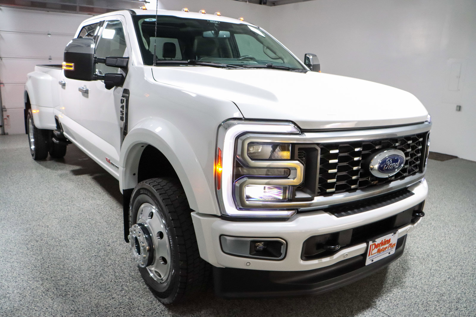 Used 2025 Ford F450 Platinum w/ Platinum Plus Package image 5