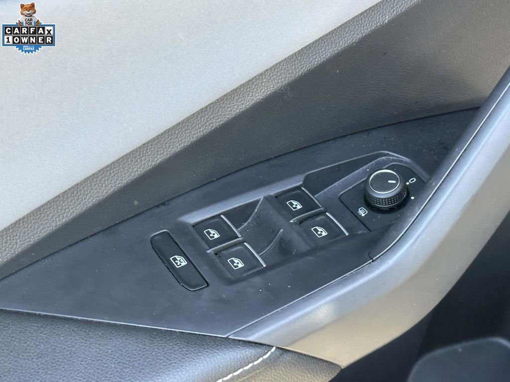 Used 2025 Volkswagen Jetta SE w/ Sunroof Package FWD image 16