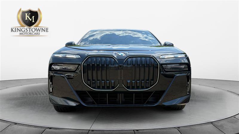 Used 2025 BMW 750e xDrive w/ Executive Package AWD/4WD image 8
