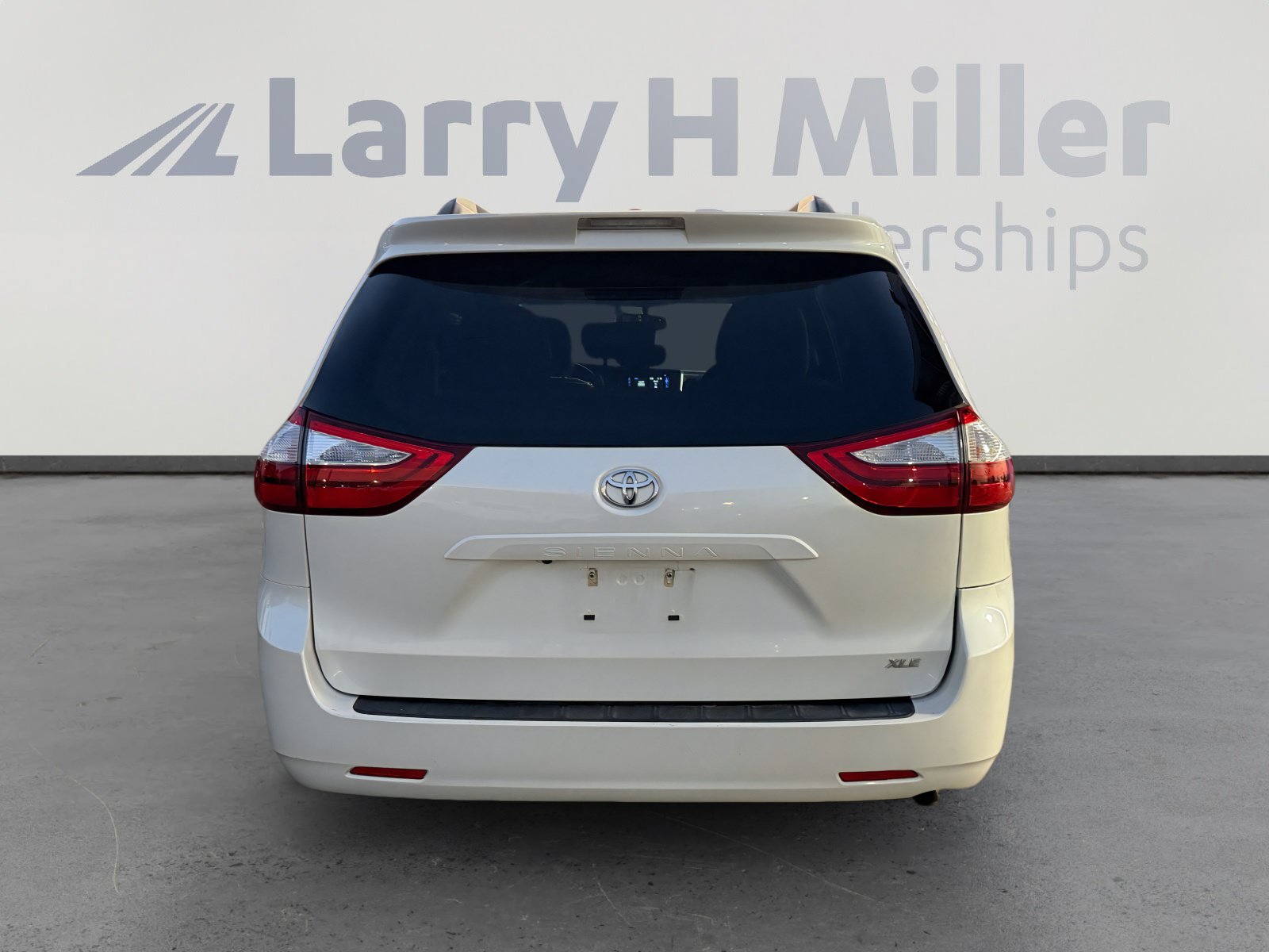 Used 2016 Toyota Sienna XLE FWD image 4