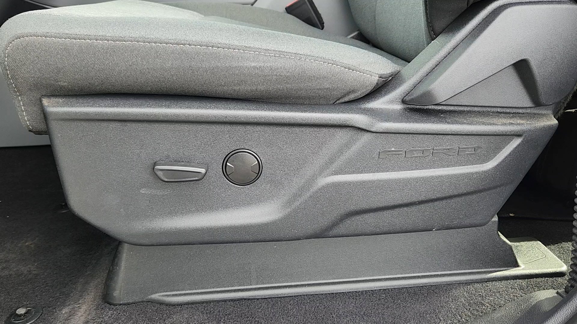 Used 2023 Ford F150 Lightning XLT image 10