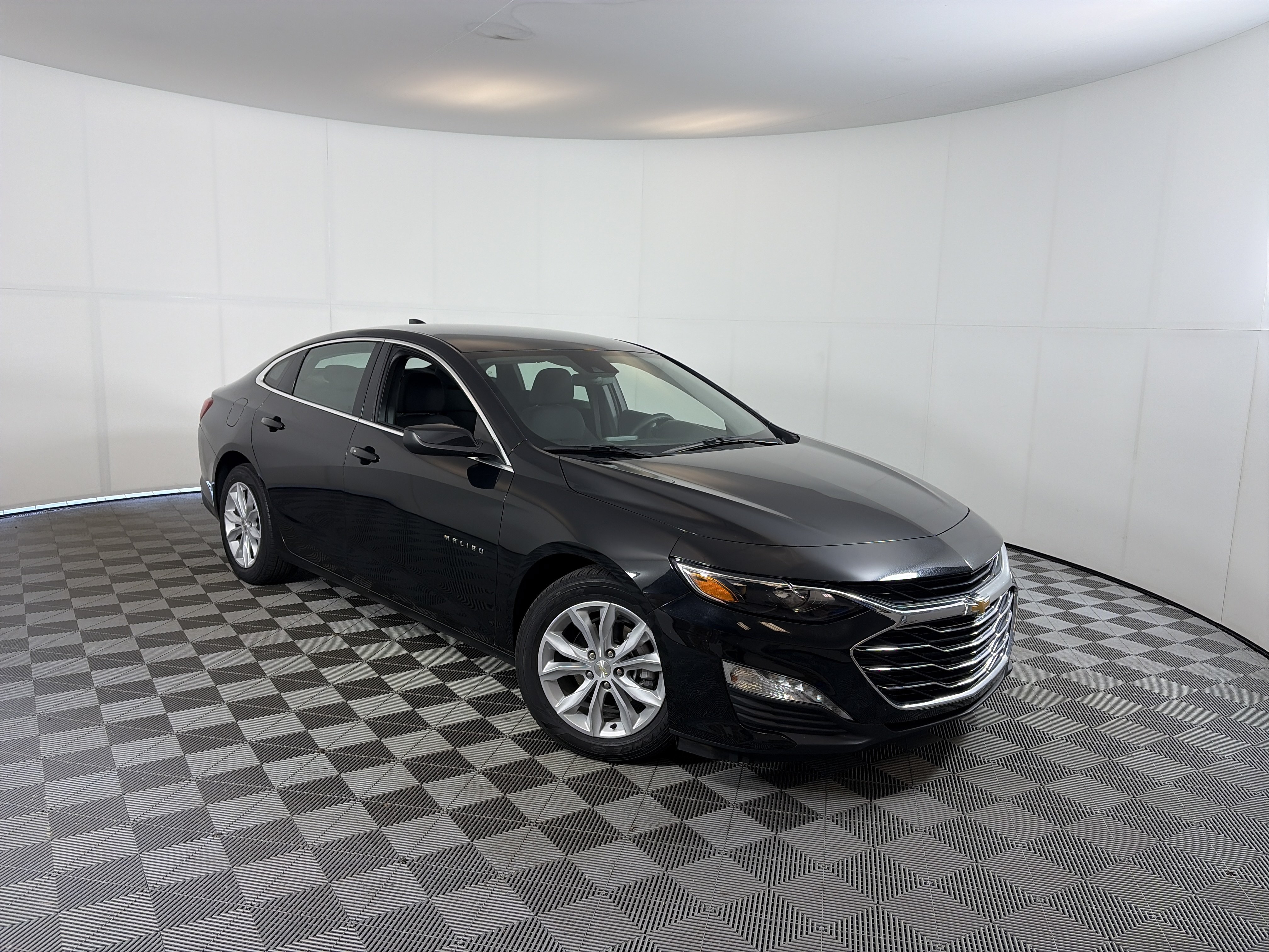 Used 2024 Chevrolet Malibu LT FWD image 1