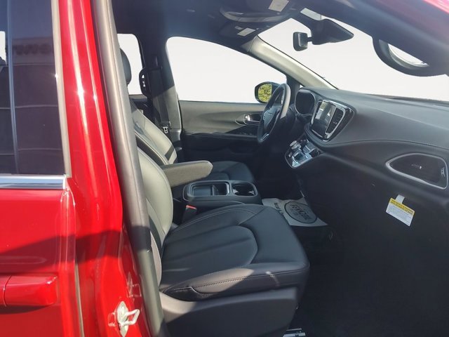 New 2027 Chrysler Pacifica Select FWD image 15