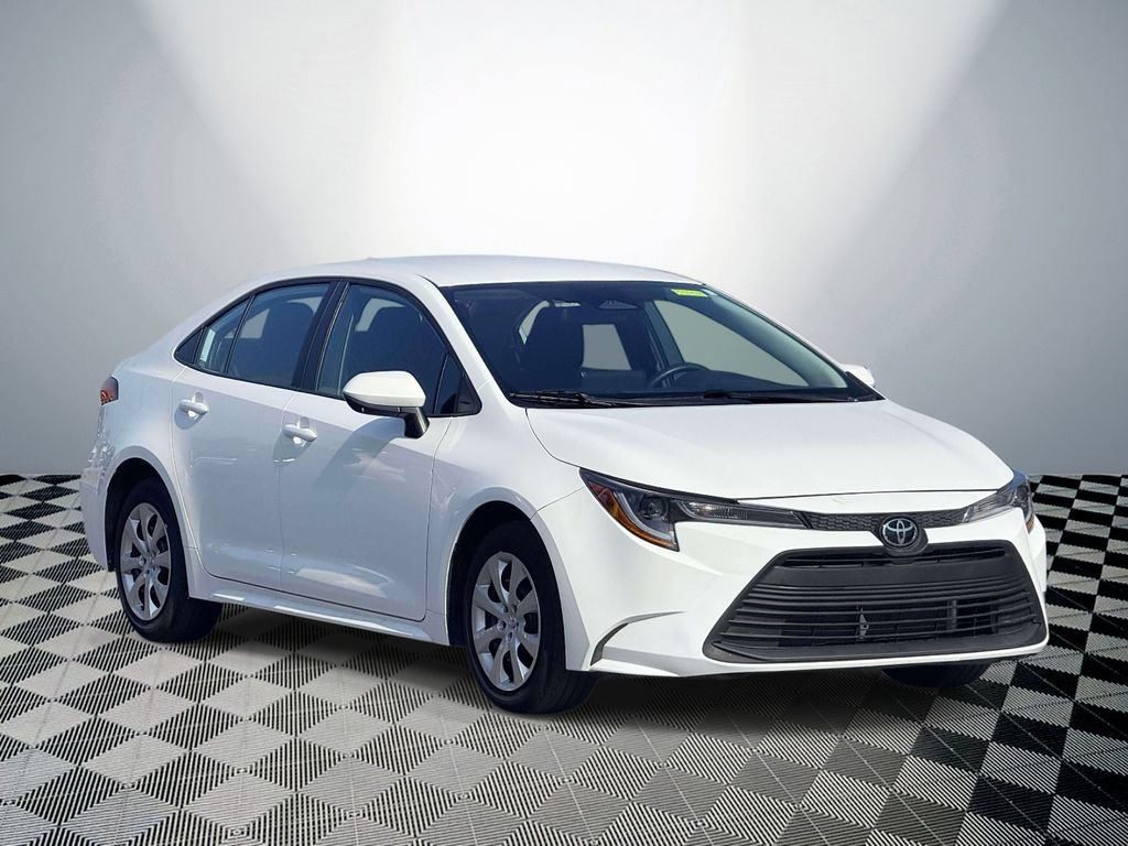 Used 2026 Toyota Corolla LE FWD image 4