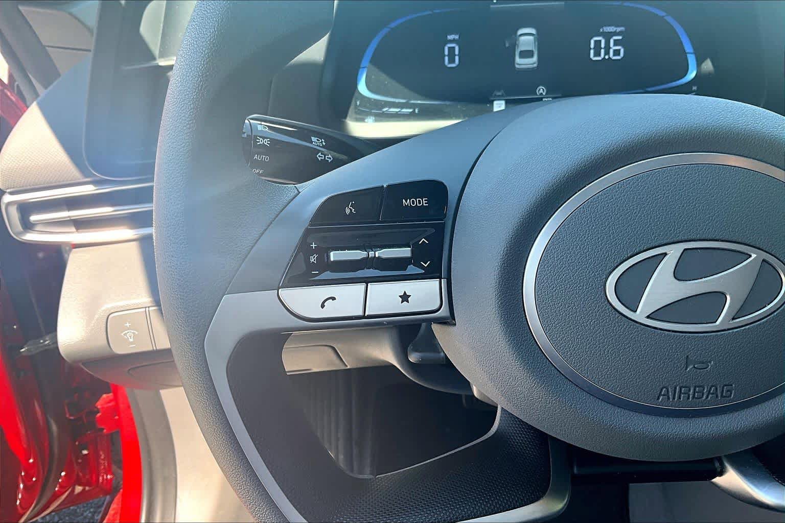 Used 2025 Hyundai Elantra SE w/ Cargo Package FWD image 24
