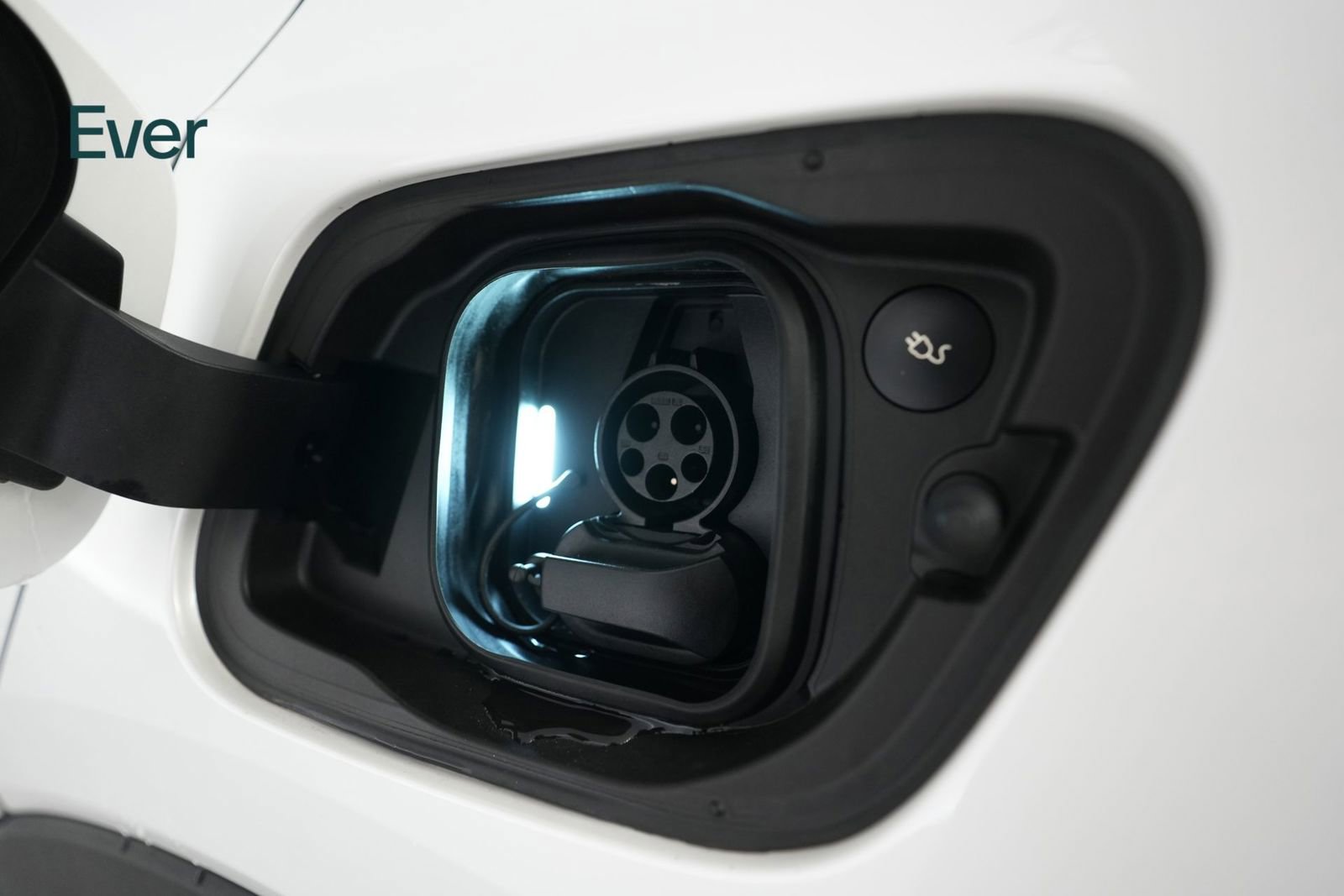 Used 2021 Volvo XC40 P8 Recharge w/ Advanced Package image 10