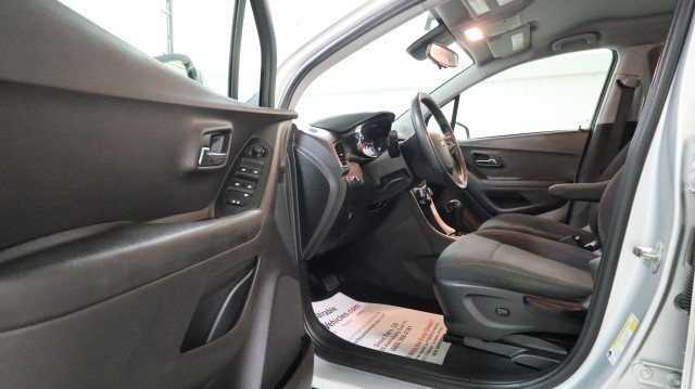 Used 2020 Chevrolet Trax LS FWD image 9