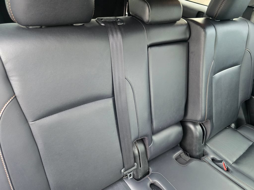 Used 2019 Toyota Highlander XLE FWD image 21