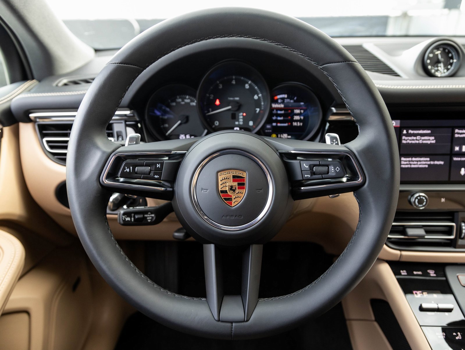 Used 2025 Porsche Macan image 14
