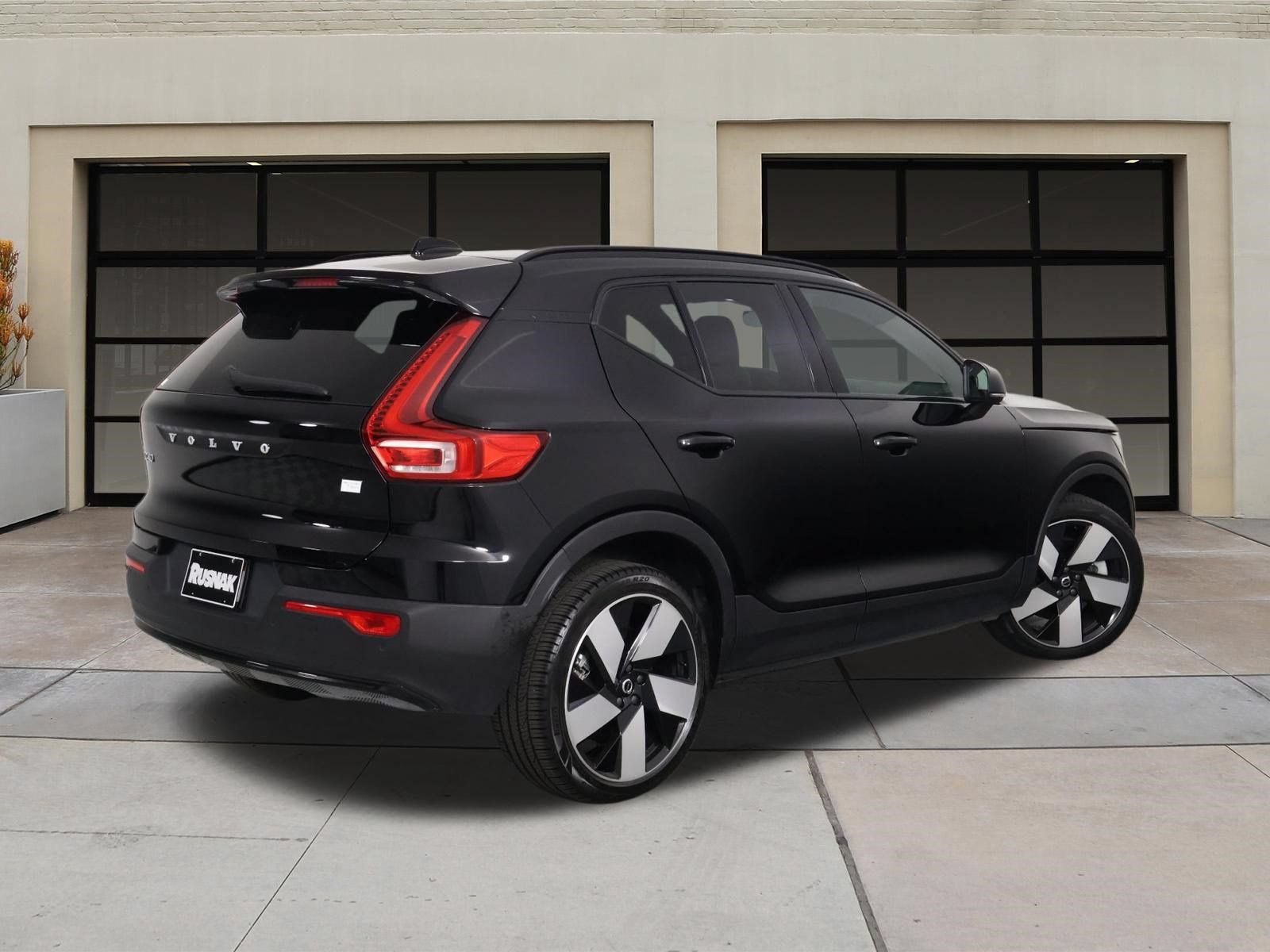 Certified 2023 Volvo XC40 Recharge Ultimate w/ Protection Package Premier AWD/4WD image 4