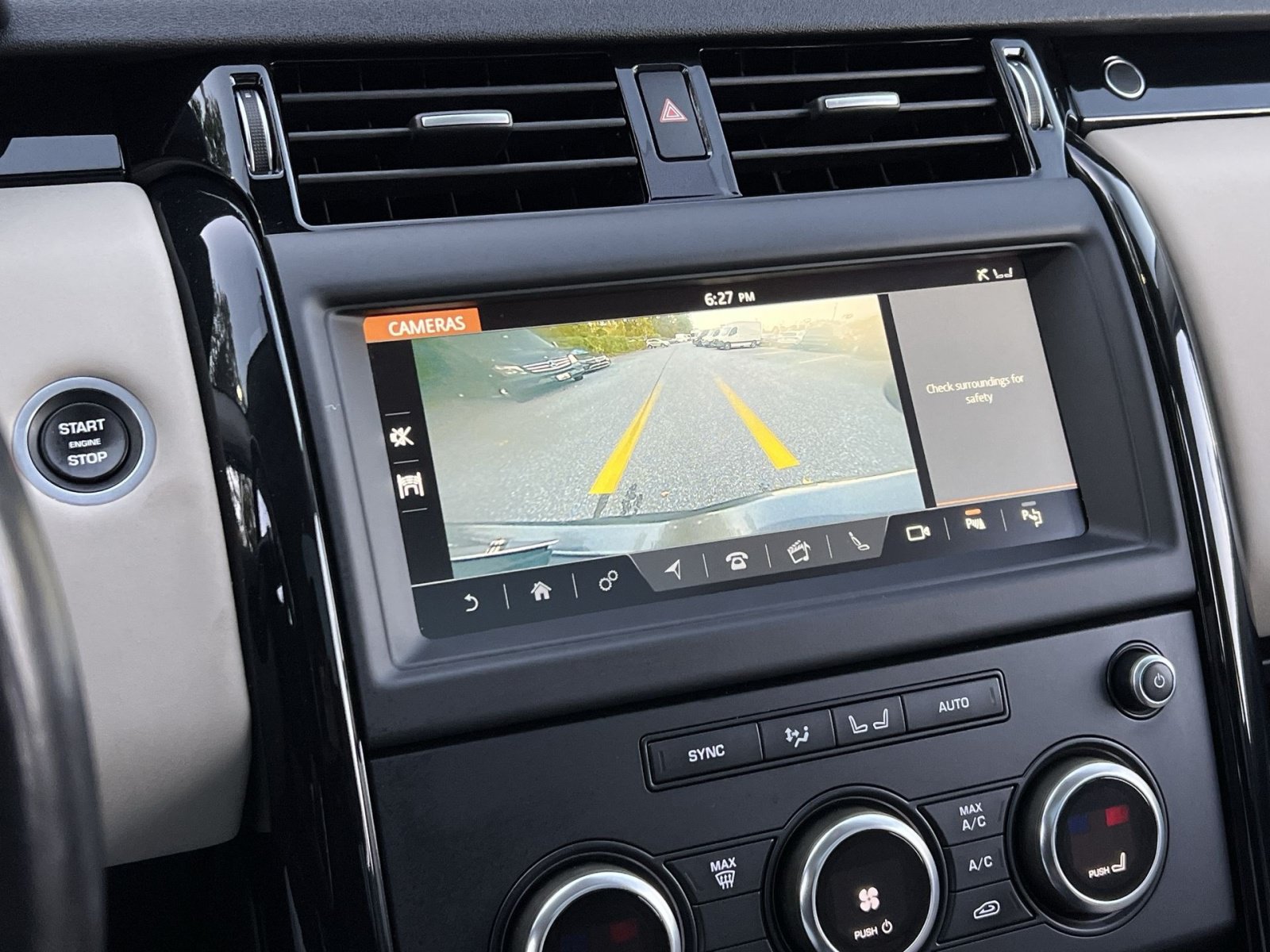 Used 2019 Land Rover Discovery SE AWD/4WD image 24