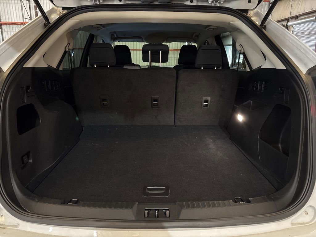 Used 2022 Ford Edge SE w/ Black Appearance Package image 13