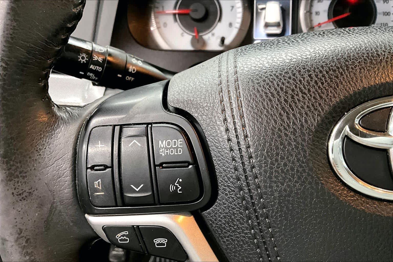 Used 2016 Toyota Sienna SE Premium FWD image 23