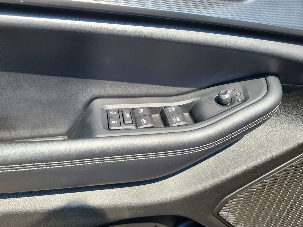 Certified 2025 Jeep Grand Cherokee Laredo AWD/4WD image 18