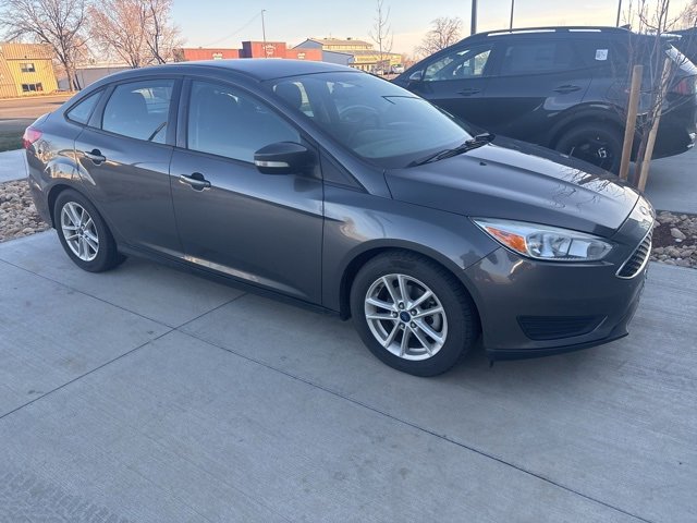 Used 2015 Ford Focus SE image 2