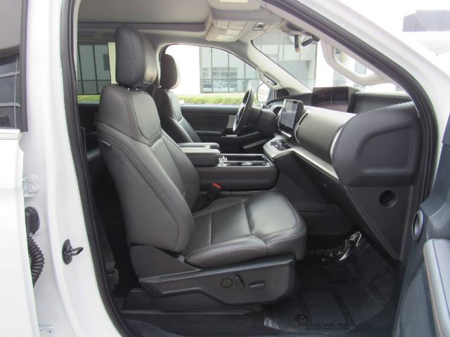 Used 2025 Ford Expedition Active image 22