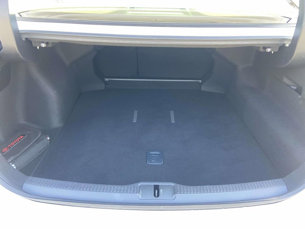 Used 2023 Toyota Crown Limited image 10