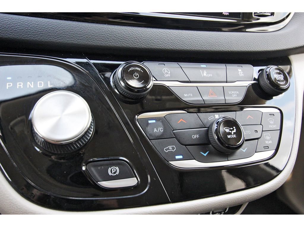 Used 2022 Chrysler Pacifica Touring-L image 24