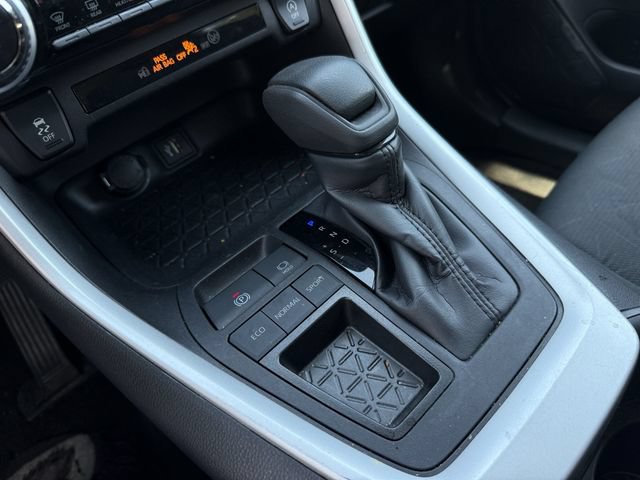 Used 2025 Toyota RAV4 XLE FWD image 20