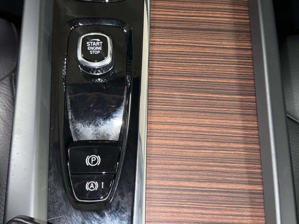 Used 2024 Volvo XC60 B5 Plus w/ Protection Package Premier AWD/4WD image 23