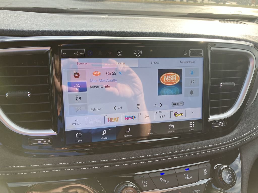 New 2026 Chrysler Pacifica Select image 16