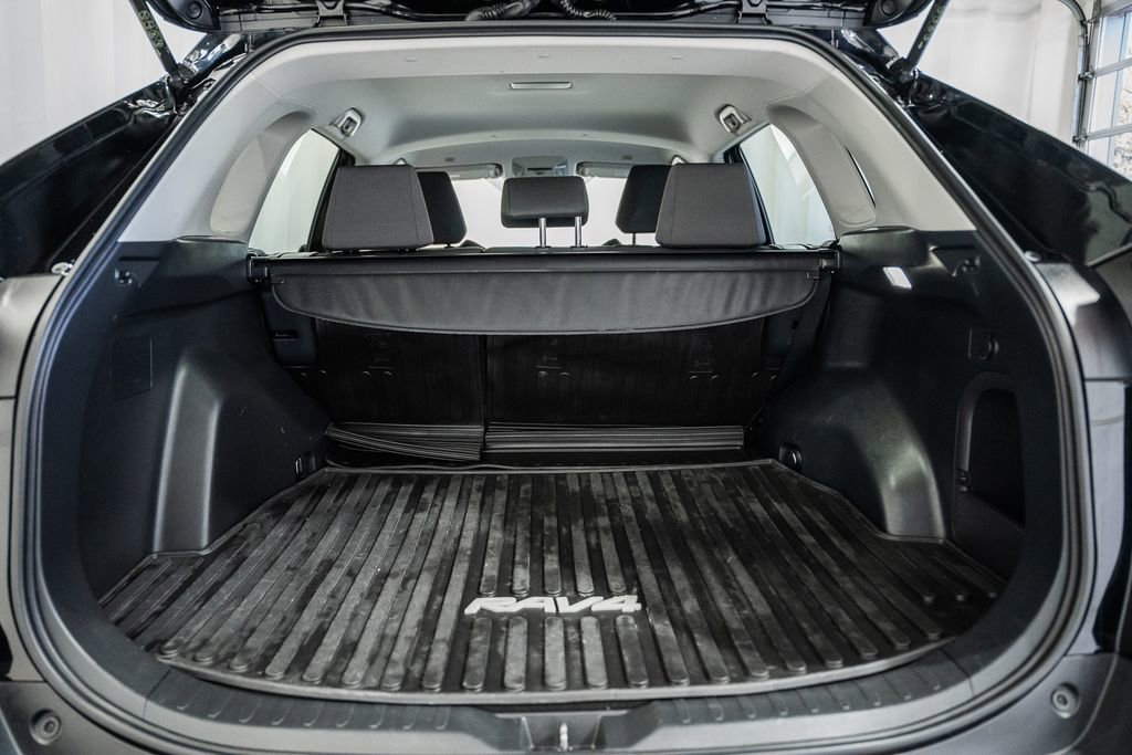 Used 2025 Toyota RAV4 XLE image 8